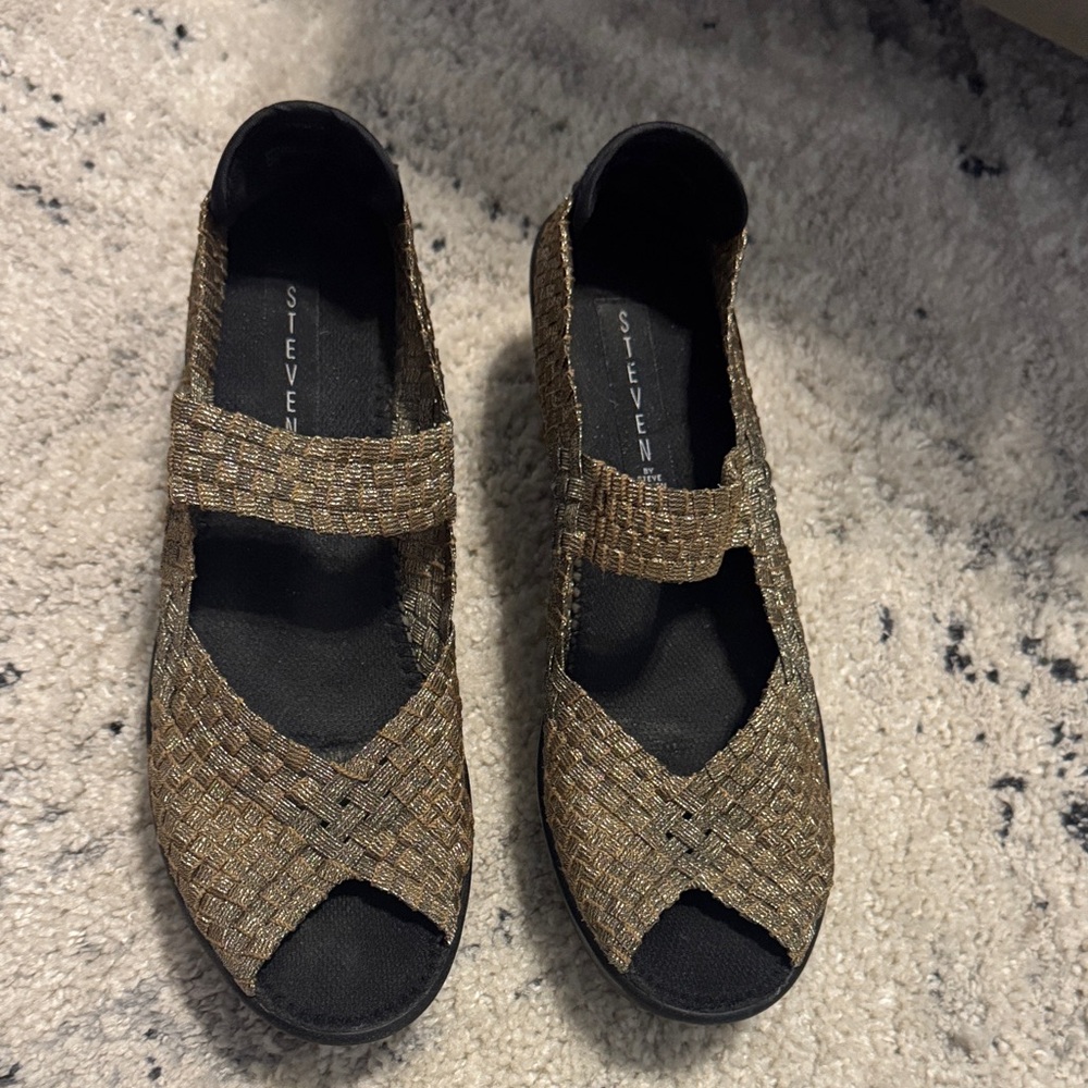 Steve Madden Brown Woven Flats